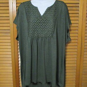 Real Size top forest green lightweight & feminine with lacy front size 3x